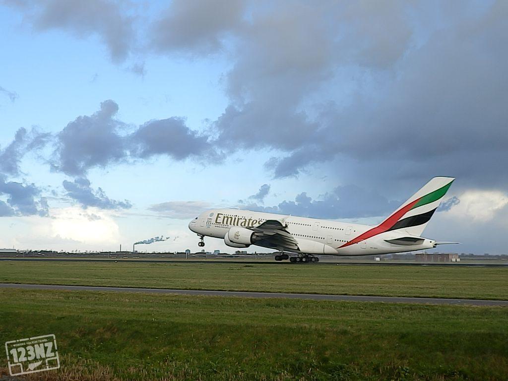 Emirates toestel gaat opstijgen