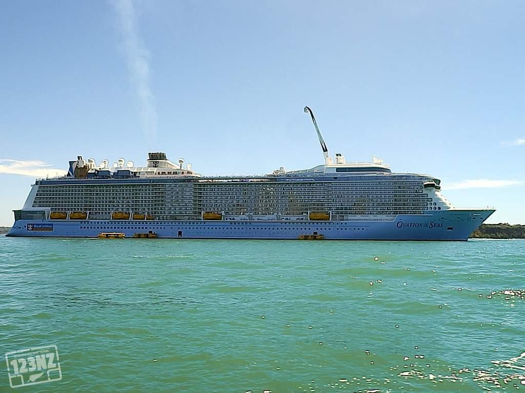 Ovation of the Seas cruiseschip in Auckland