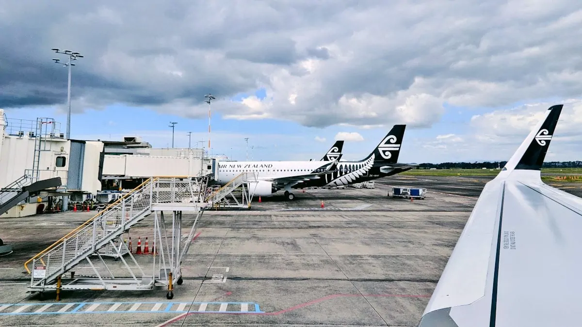Air New Zealand vliegtuigen - zicht op vleugel