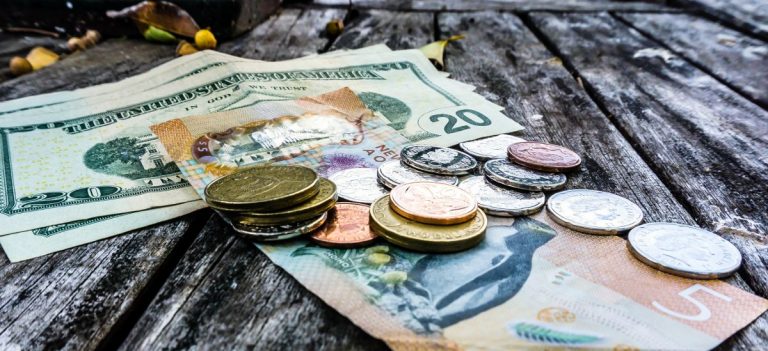 Zo maak je geld over naar het buitenland zonder hoge kosten