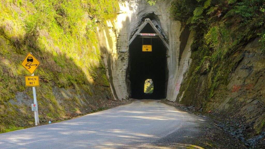 Moki tunnel op Forgotten World Highway route
